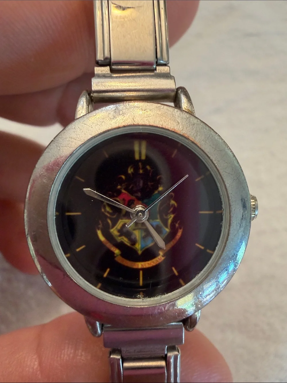 Vintage Harry Potter Hogwarts Crest Watch Silver Tone Collectors Piece untested